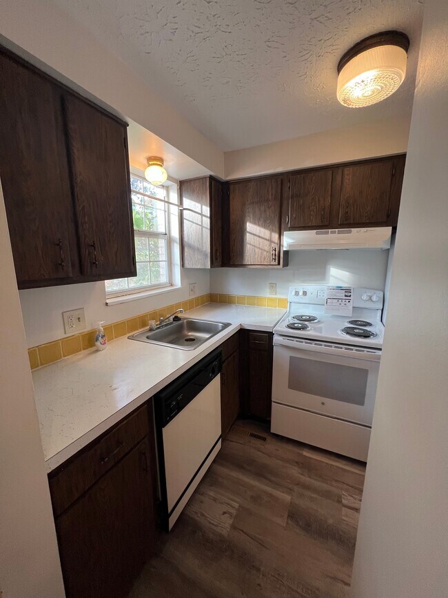 Photo - 6570 Palmer Dr NW