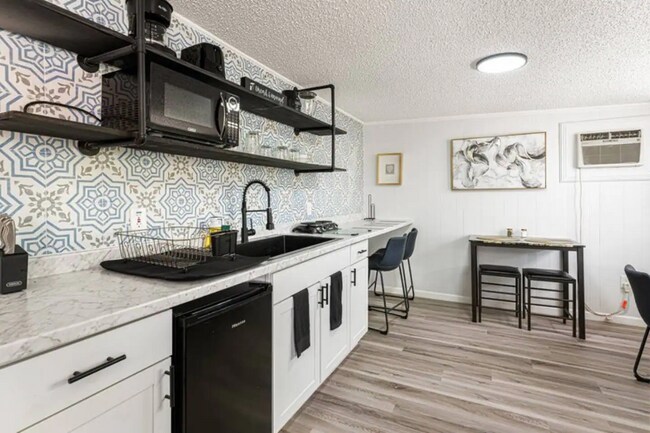 Photo - 1214 N Pine Hills Rd Unit 2