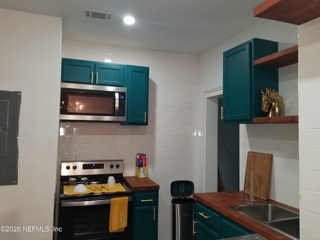 Photo - 519 W 26th St