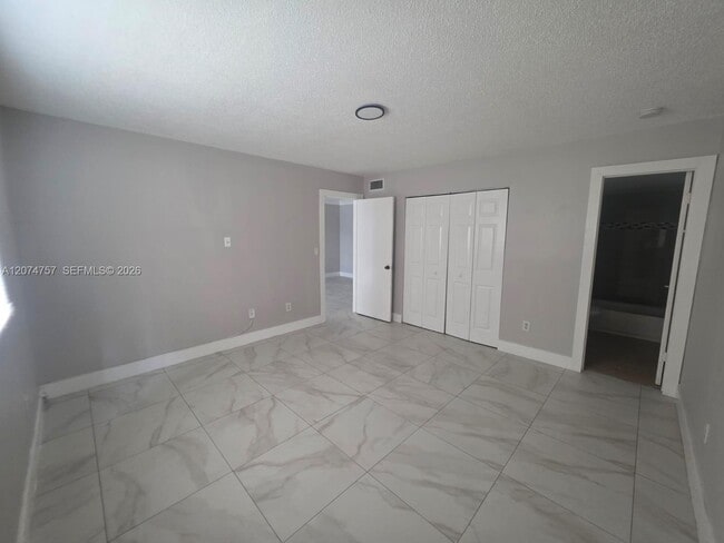 Photo - 4121 Stirling Rd Unit 207