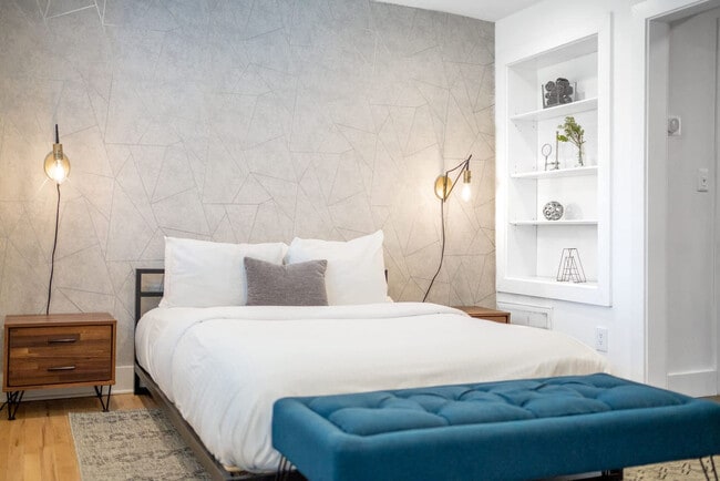 Building Photo - 1136 Crescent Ave NE Unit FL2-ID1356309P