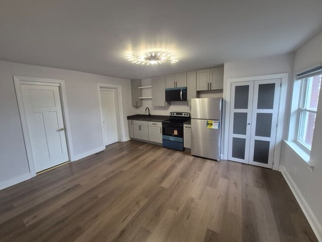 Building Photo - 241 Main St Unit 3