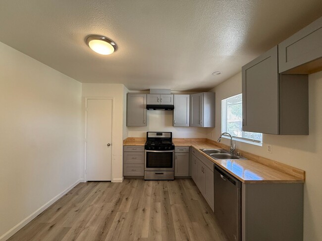 Photo - Palmdale Apartment 2 bedroom Unidad 16