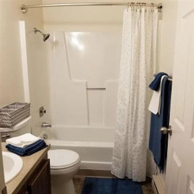 Photo - Welcome home to Sunset Villa in charming Canby! Offering 1 Month Free! Brand New Washer & Dryer! Unit 376