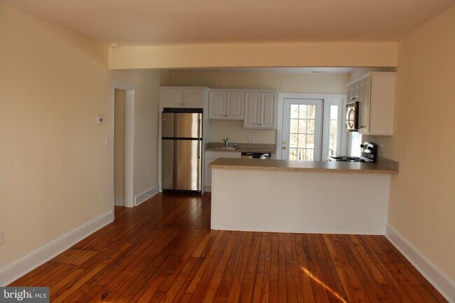 Photo - 205 Railroad Ave