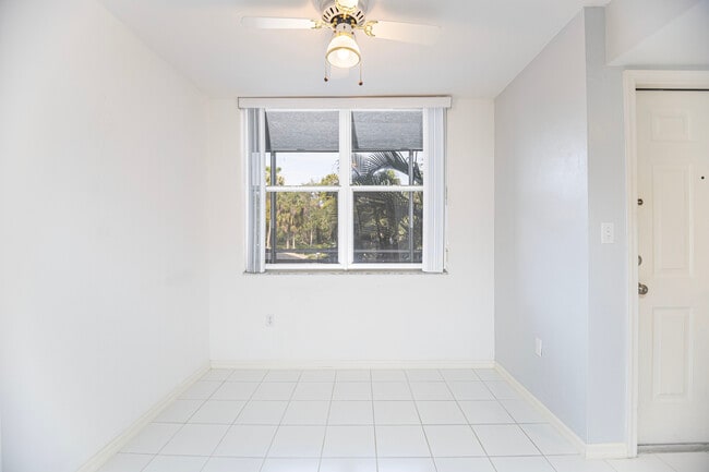 BREAKFAST NOOK/OFFICE - 290 Naples Cove Dr Unit 2204