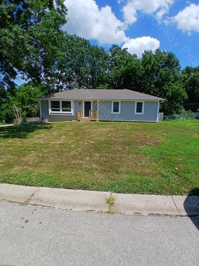 Building Photo - 5103 Long Dr