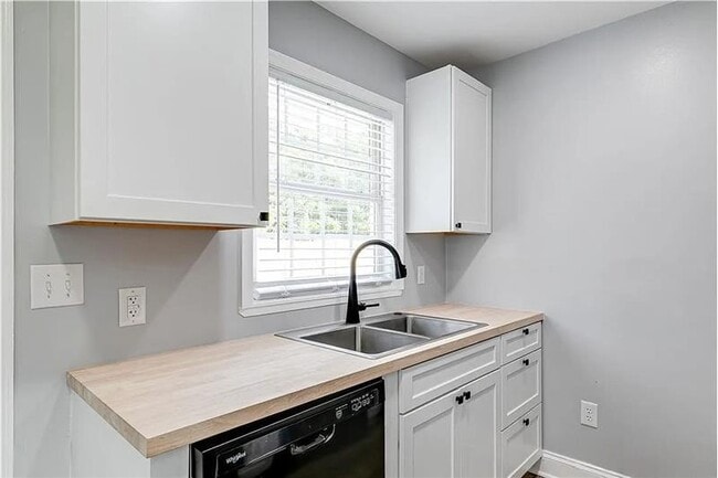 Photo - 1906 N 29th St
