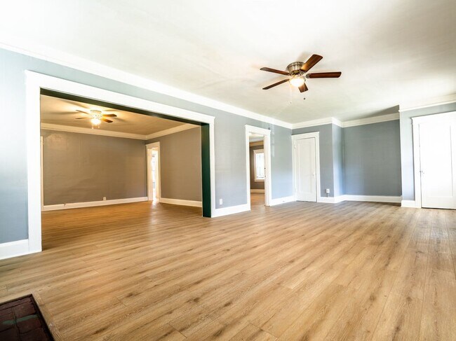 223 S Reno St