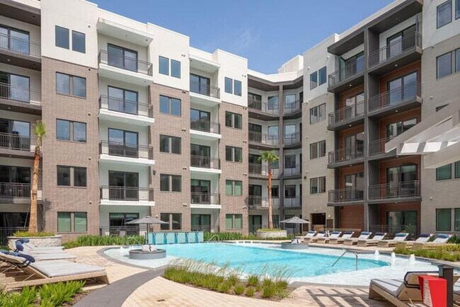 Photo - 4641 Montrose Blvd Unidad b10