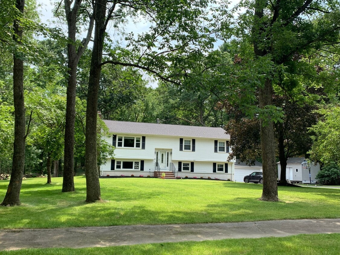 Photo - 15 Sherwood Cir (Sharon, MA)