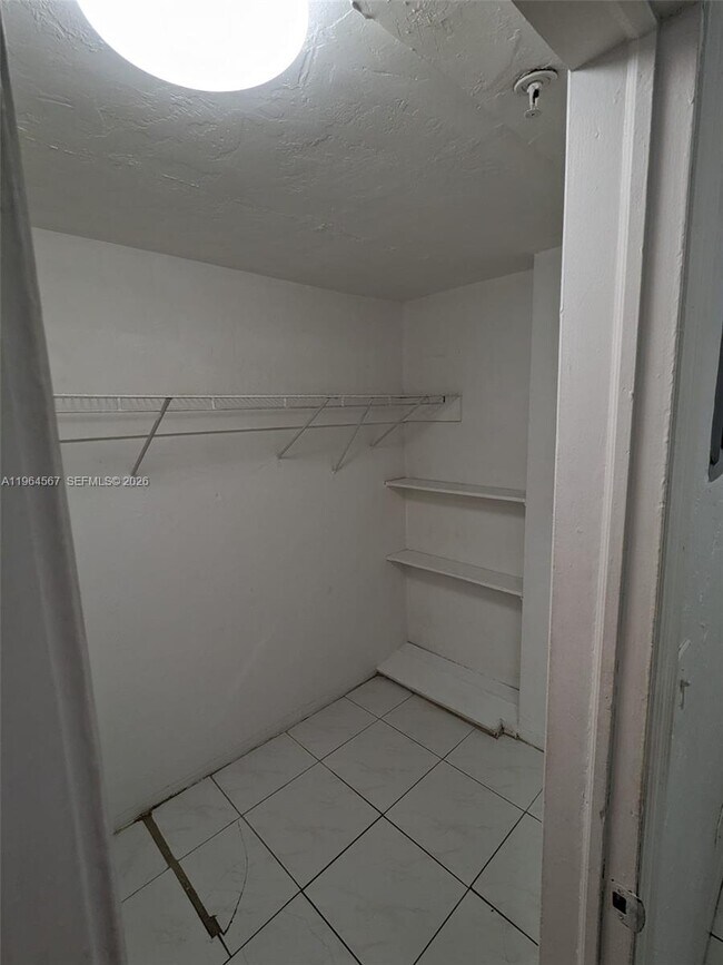 Photo - 220 Collins Ave Unit 4B