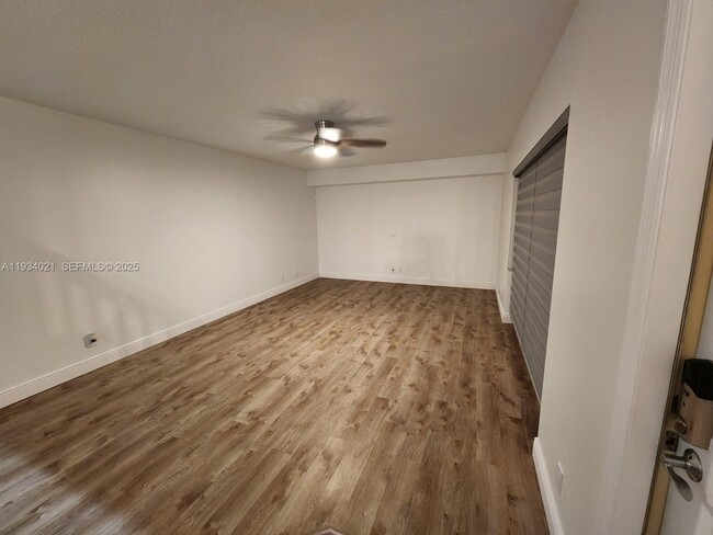 Photo - 9977 NW 7th St