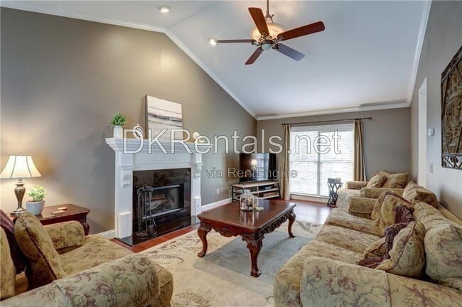 Photo - 4492 Coventry Way NE