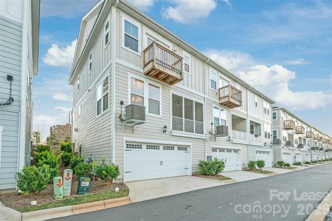 Photo - 554 Amalfi Dr