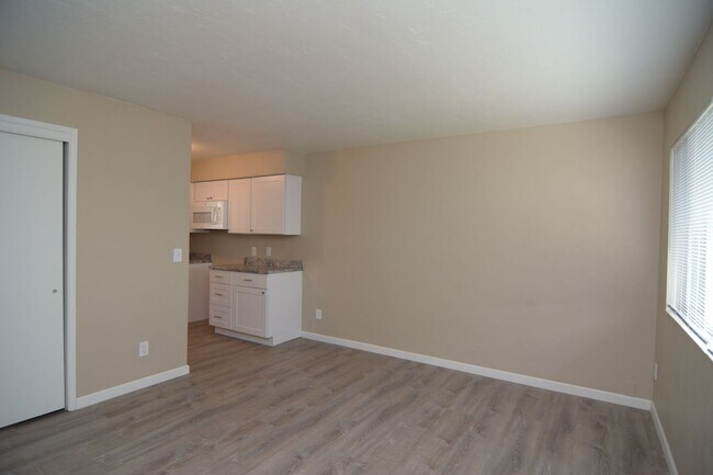 Photo - 2 Bedroom 1 Bath Apartment! Close to the U...