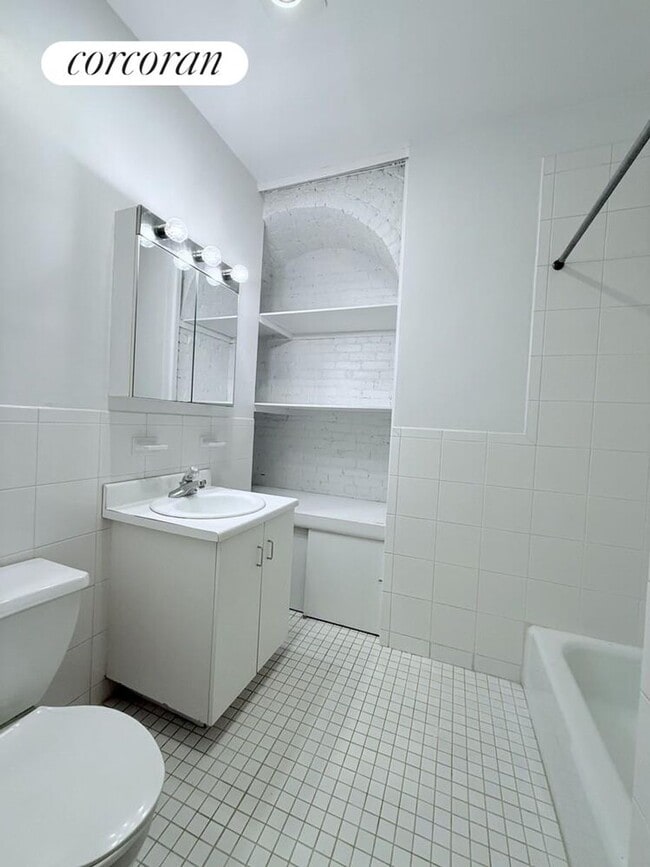 Photo - 117 W 58th St