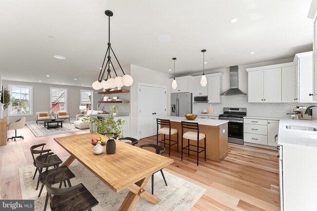 Photo - 734 S Matlack St