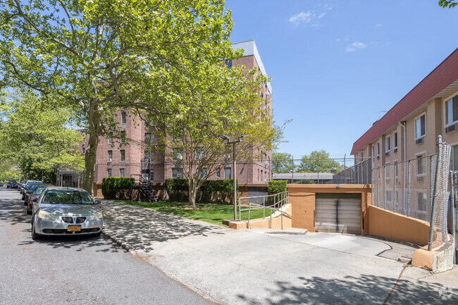 Garage - 2241-2257 Plumb 1st St