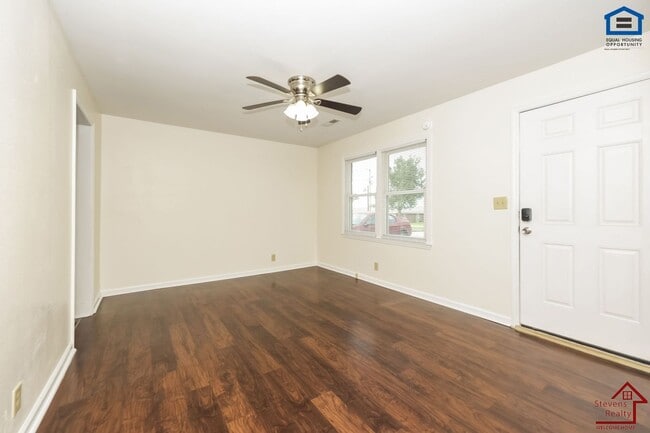 Photo - 702 Couch St