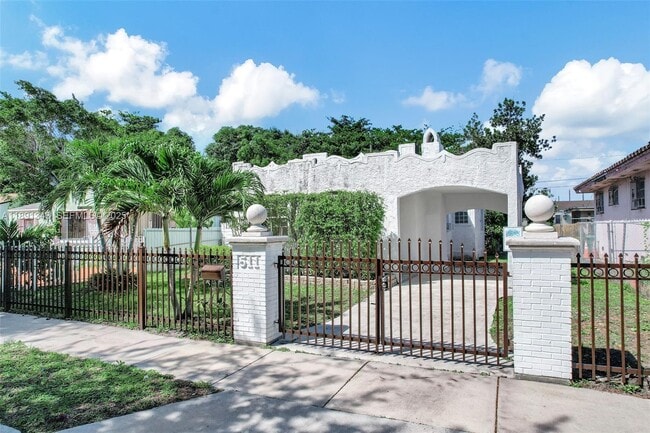 Building Photo - 511 NW 44th St Unit A