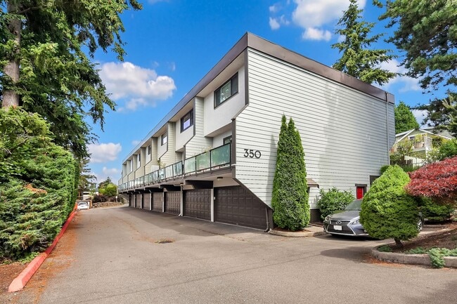 Building Photo - Fantastic location in the heart of downtown Kirkland!