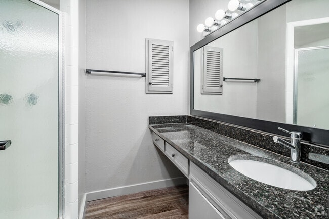 2BR, 2BA - 1093SF - Bathroom 1