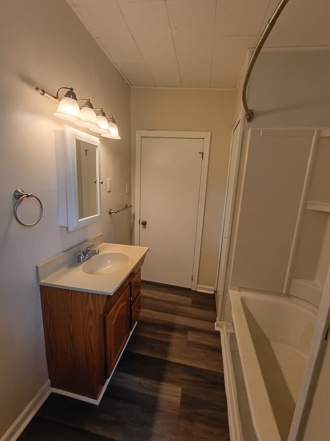 Photo - 211 E Main St