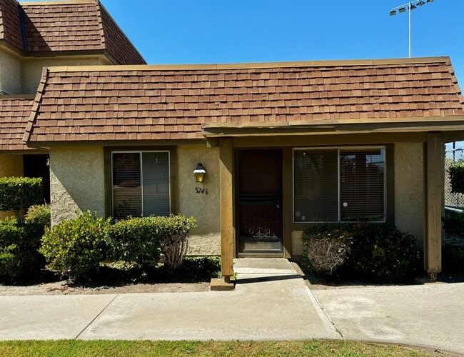 2/1 Townhome with 2 car attached garage & ... - 2/1 Townhome with 2 car attached garage & ...