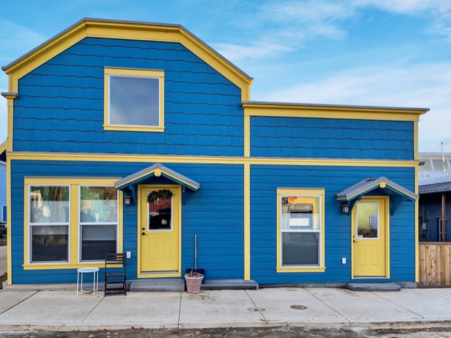 Building Photo - 207 3rd St Unit A