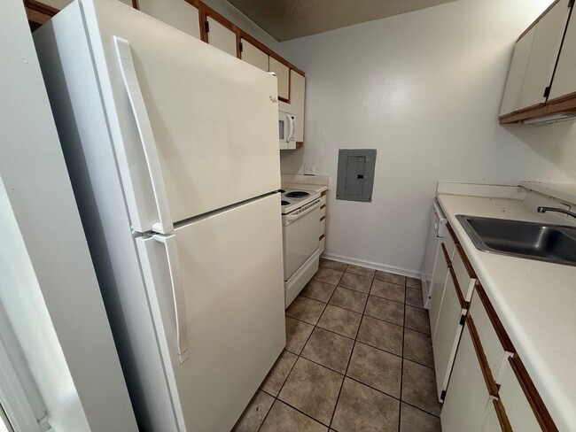 Photo - 1521-104 GRADUATE LN