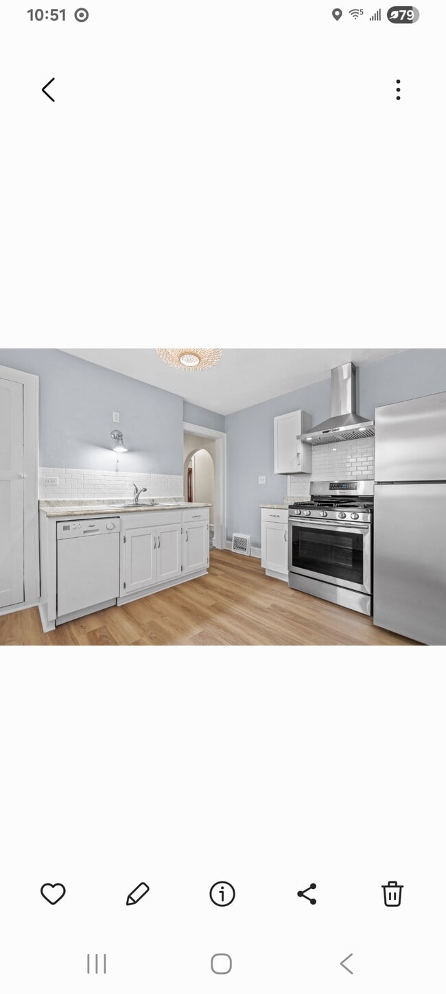 Stainless steel appliances - 6032 W Wells St