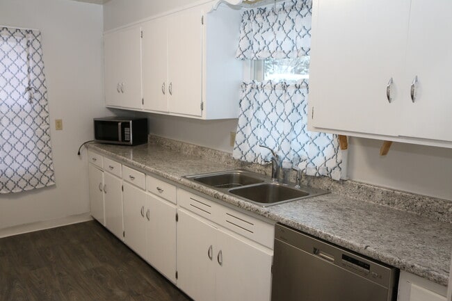 Photo - 1905 S Western Ave