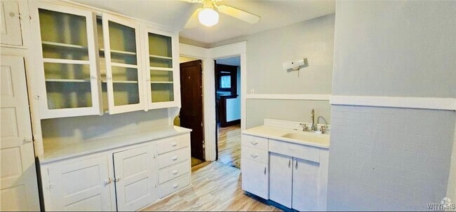 Building Photo - 320 Jewett Ave Rental