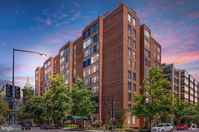 Building Photo - 1301 20th St NW Unit 110 Rental
