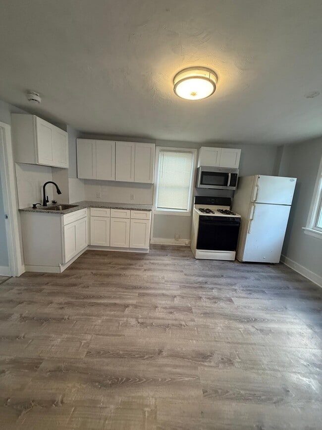 Photo - 170 Arnold St Unit 1F