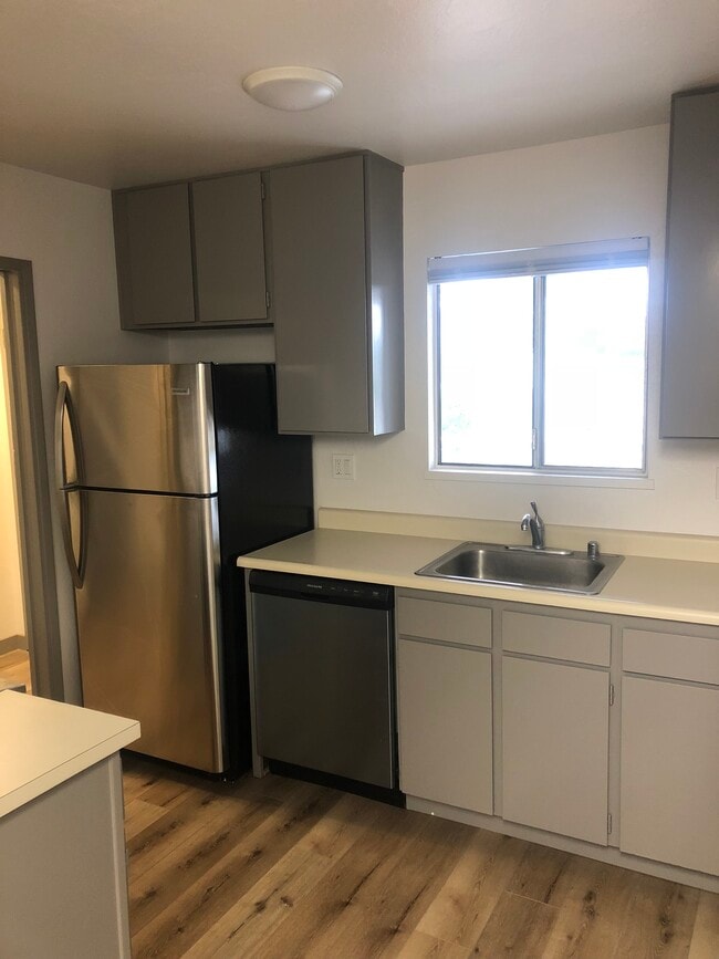 Photo - 305 19th St Unit Apartment 2