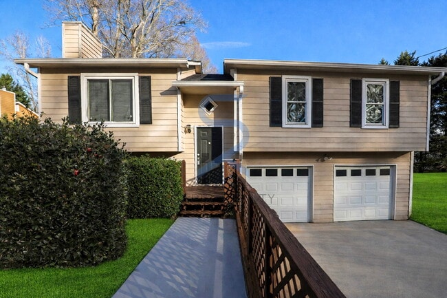 Photo - Move in before January 31st and choose your reward: a $250 Amazon Gift Card or a 55 Smart TV!