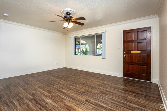 2BR, 1BA - 825SF - Living Room