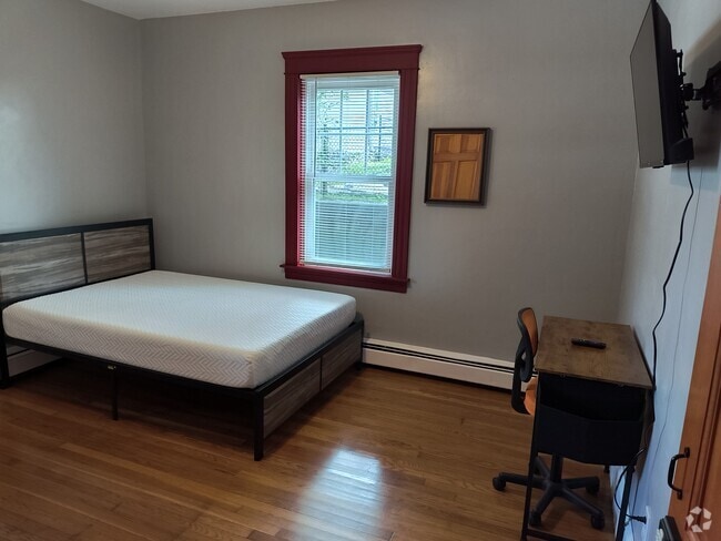 Building Photo - 161 Lynch St Rental