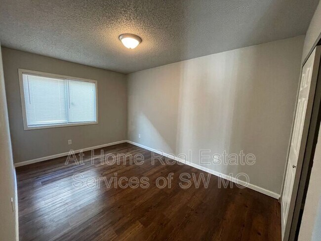 Photo - 712 E Sunshine St