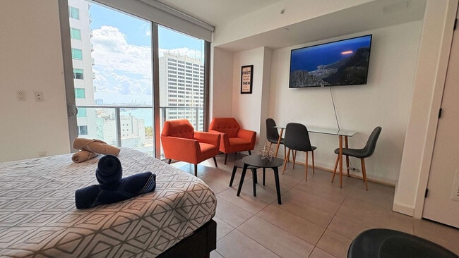 Building Photo - 227 NE 2nd St Unit FL22-ID1261237P Rental