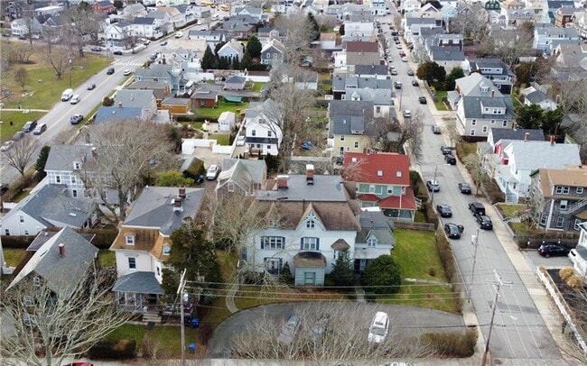 Photo - 569 Spring St