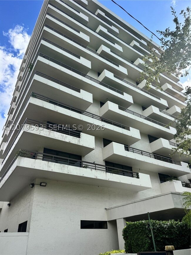 Building Photo - 720 Coral Wy Unit 9E