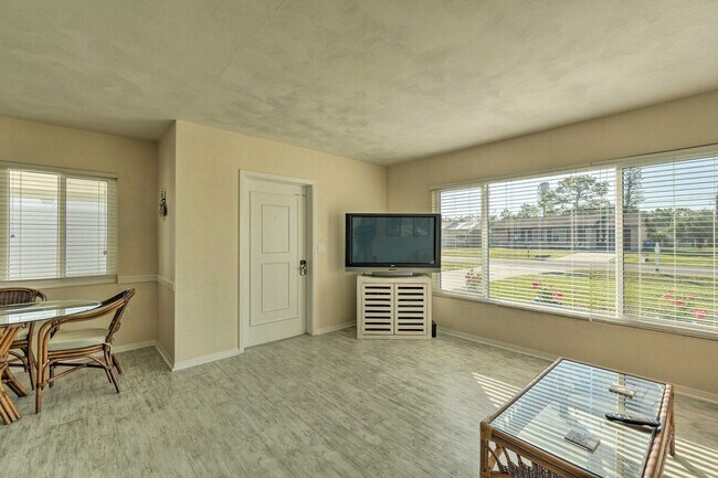 Photo - 1017 Pineland Ave Unidad ID1385877P