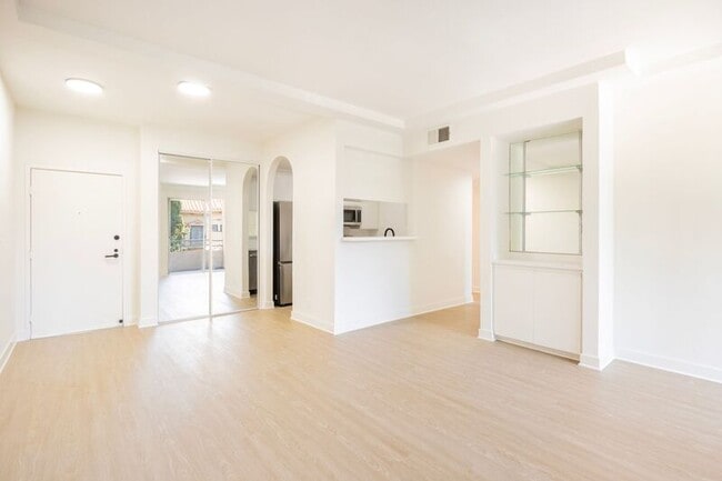Photo - 1616 N Serrano Ave Unit 309