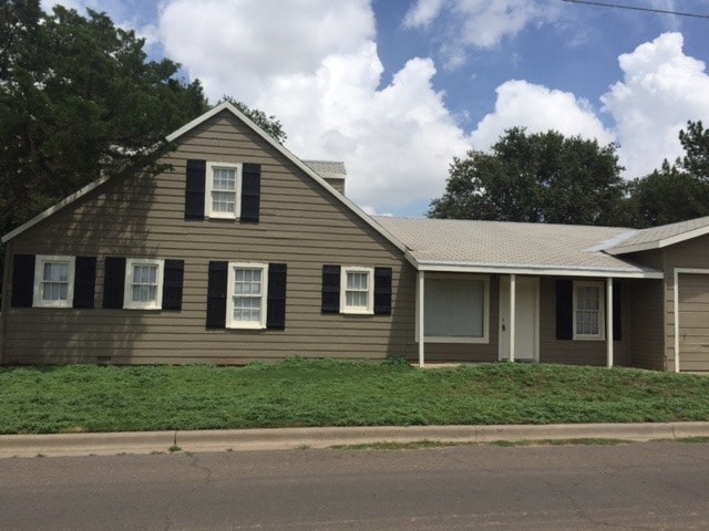 Photo - Awesome 4 or 5 bedroom/ 2 bathroom /4 car garage