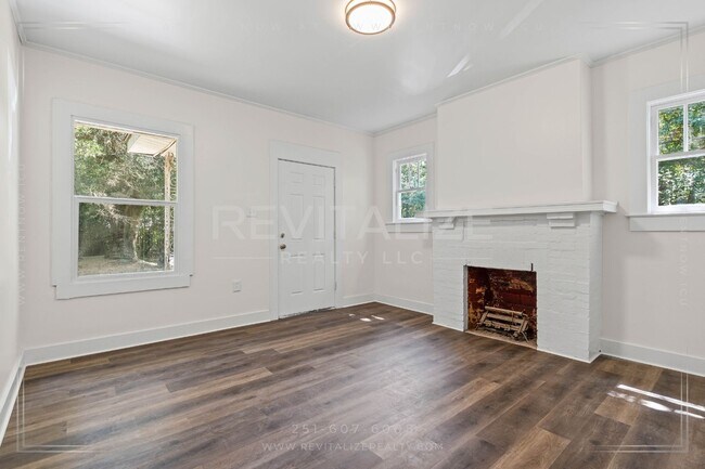 Photo - Charming 3 Bed 2 Bath Bungalow in Mobile