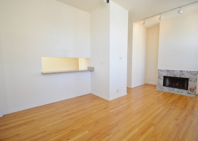 Photo - 3255 N Sheffield Ave Unit 306