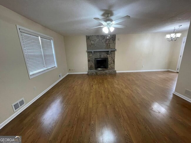 Photo - 2596 Woodland Dr NW